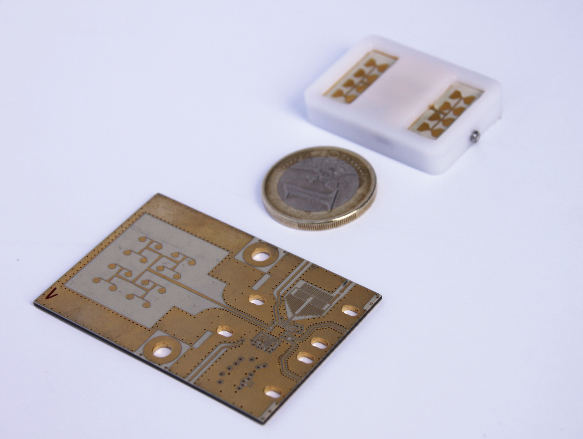 Test antenna systems integrated with NOVELIC Radar Test Chip at 60 GHz