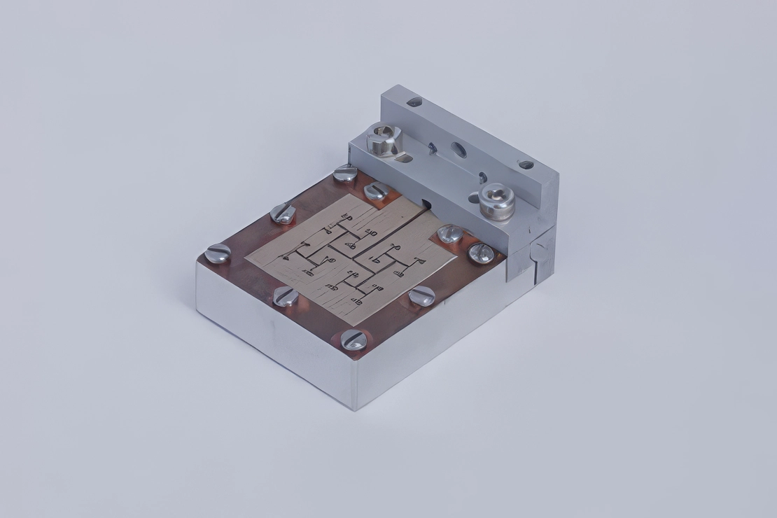 NOVELIC Prototype of high gain 60 GHz test planar antenna array (3x3cm)